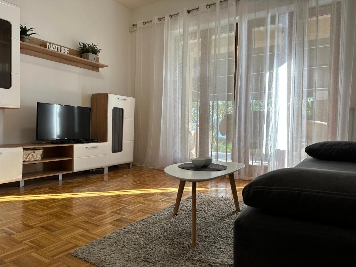 Apartmani Roko 비오그라드나모루 외부 사진